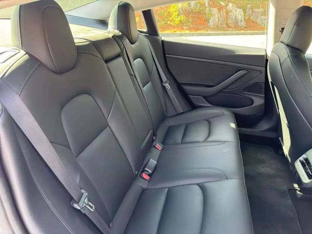 Tesla Model 3 2020 - 21500 EUR, 128300 km - AUTO.MOTO.pt - 128300km - foto 17 de 26