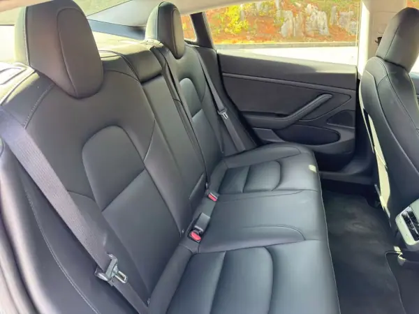 Tesla Model 3 2020 - 21500 EUR, 128300 km - AUTO.MOTO.pt - 128300km - foto 17 de 26