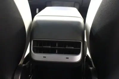 Tesla Model Y 2021 - 32240 EUR, 132000 km - AUTO.MOTO.pt - 132000km - foto 24 de 38