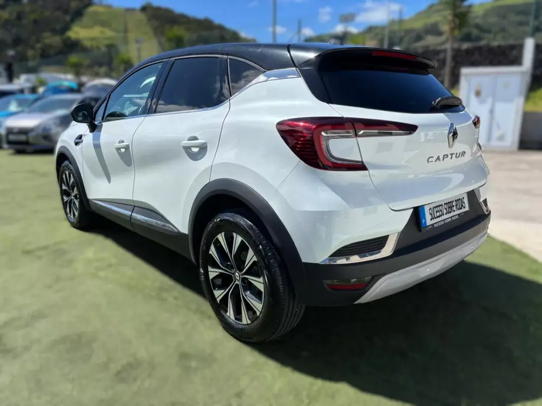 Renault Captur 2023 - 21990 EUR, 12544 km - AUTO.MOTO.pt - 12544km - foto 5 de 14