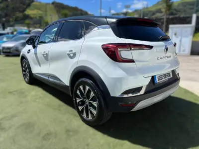Renault Captur 2023 - 21990 EUR, 12544 km - AUTO.MOTO.pt - 12544km - foto 5 de 14