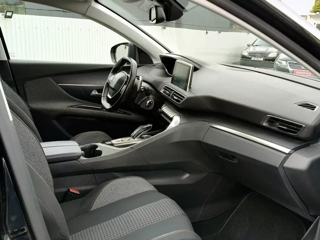 Peugeot 3008 2018 - 15990 EUR, 200391 km - AUTO.MOTO.pt - 200391km - foto 2 de 25