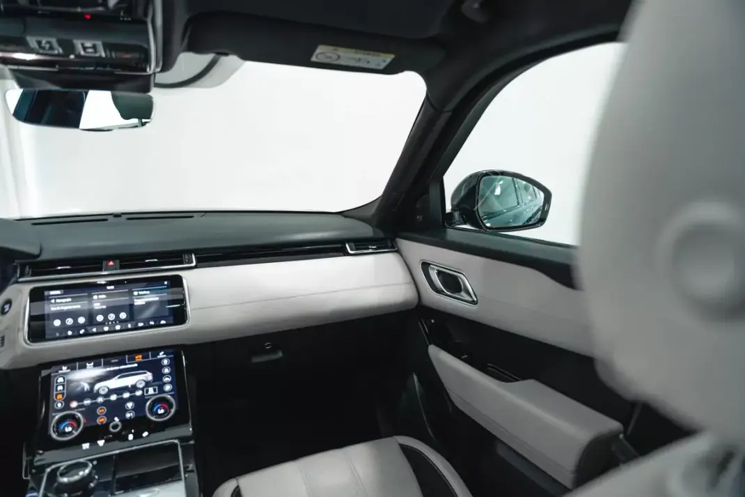 Land Rover Velar 2018 - 42950 EUR, 126000 km - 126000km - foto 39 de 50