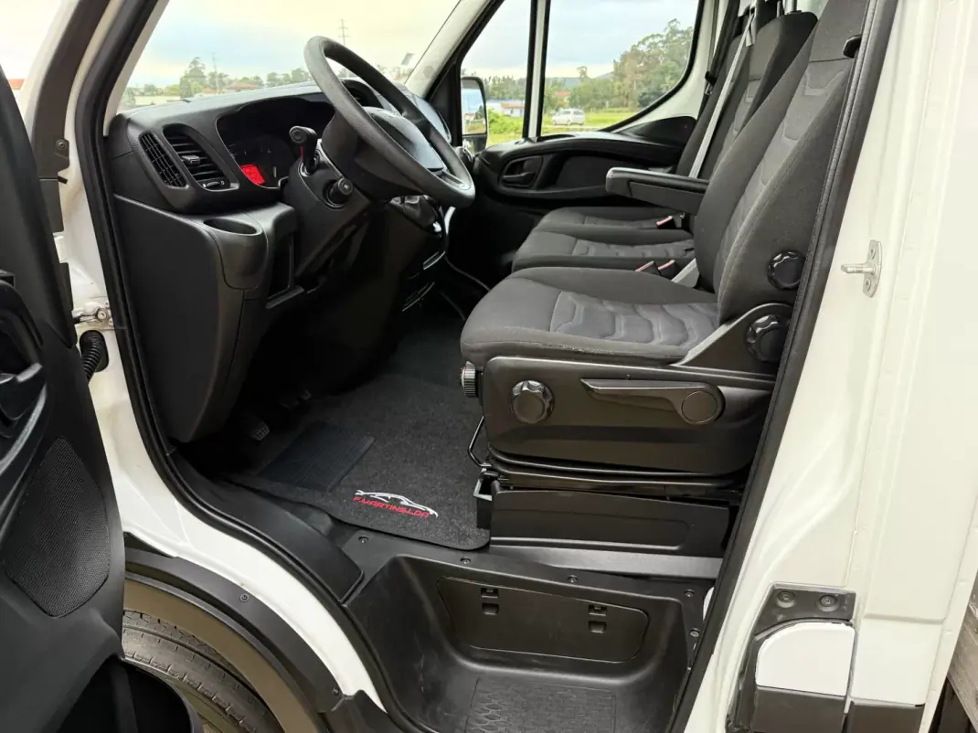Iveco DAILY 35-140 CONTENTOR E PLATAFORMA 2018 - 29990 EUR, 81000 km - AUTO.MOTO.pt - 81000km - foto 16 de 28