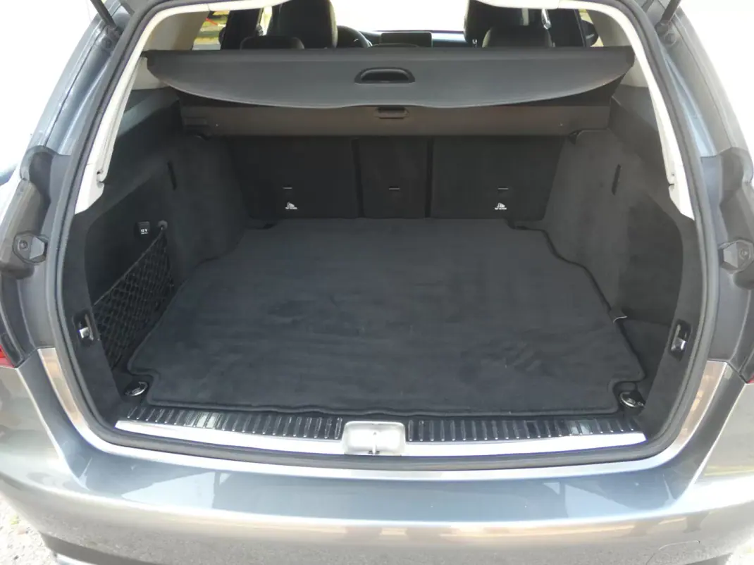 Mercedes-Benz C 220 2018 - 20750 EUR, 299000 km - AUTO.MOTO.pt - 299000km - foto 8 de 27