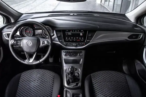 Opel Astra Sports Tourer 2018 - 9900 EUR, 225626 km - AUTO.MOTO.pt - 225626km - foto 31 de 34
