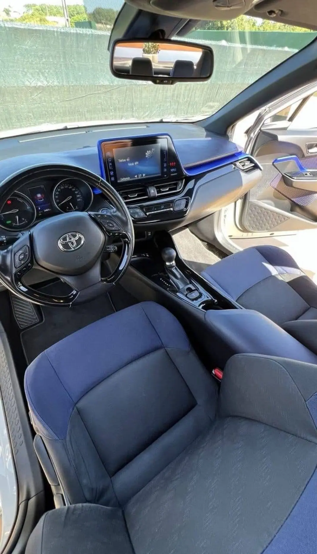 Toyota C-HR 2016 - 12000 EUR, 130000 km - AUTO.MOTO.pt - 130000km - foto 4 de 8