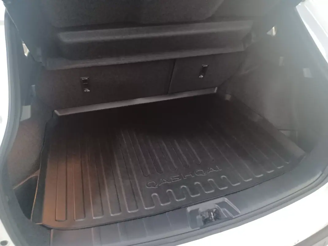 Nissan Qashqai 2018 - 17900 EUR, 54008 km - 54008km - foto 35 de 39