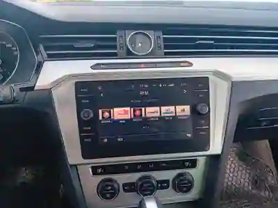 Volkswagen Passat Variant 2017 — foto 2 de 13