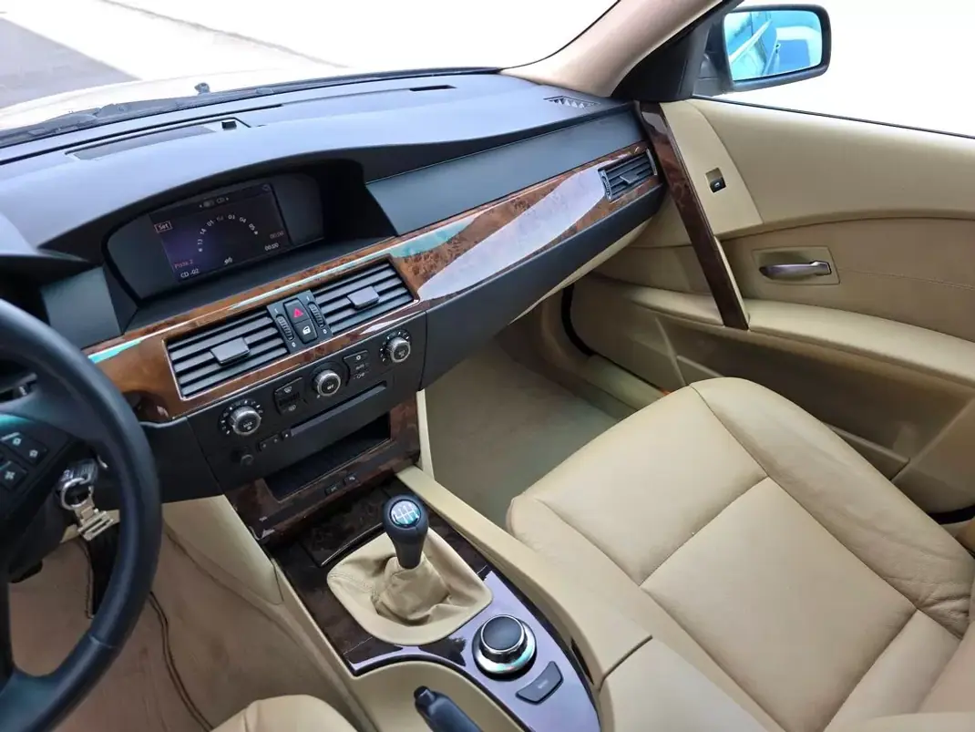 BMW 520 2006 - 9990 EUR, 153000 km - AUTO.MOTO.pt - 153000km - foto 14 de 29