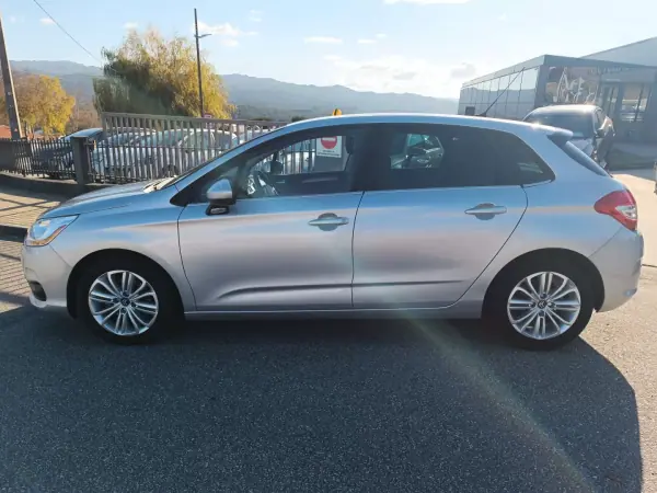 Citroën C4 2015 - 10500 EUR, 53000 km - AUTO.MOTO.pt - 53000km - foto 12 de 37