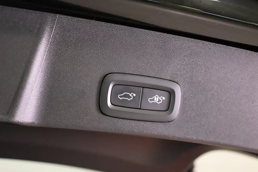 Volvo XC 40 2022 - 28990 EUR, 98750 km - AUTO.MOTO.pt - 98750km - foto 22 de 51