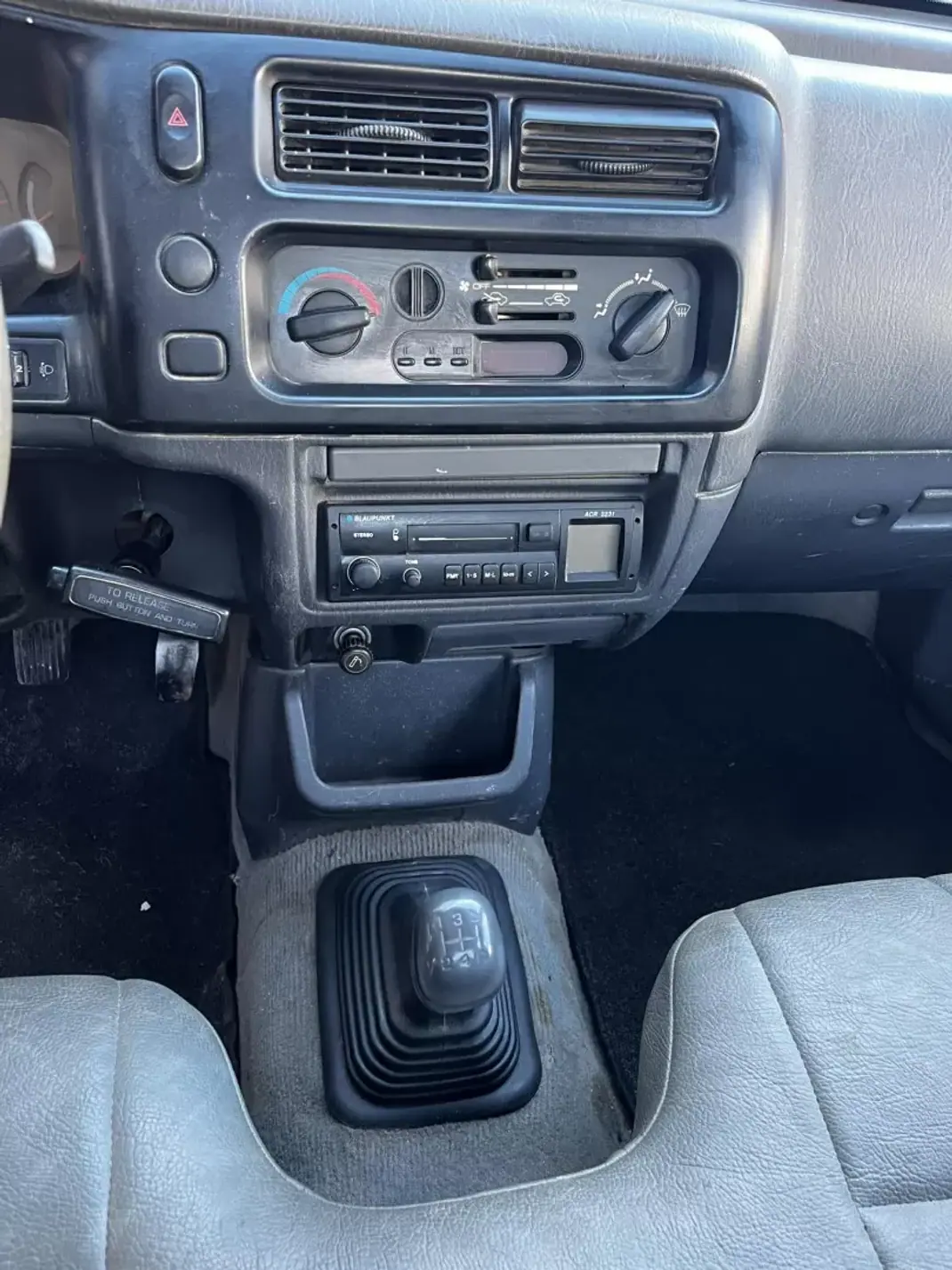 Mitsubishi 1996 - 6000 EUR, 364618 km - AUTO.MOTO.pt - 364618km - foto 6 de 8