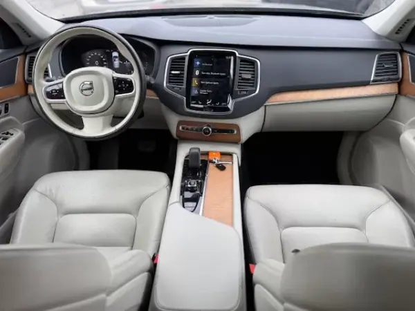 Volvo XC 90 2021 - 44900 EUR, 189000 km - AUTO.MOTO.pt - 189000km - foto 9 de 16