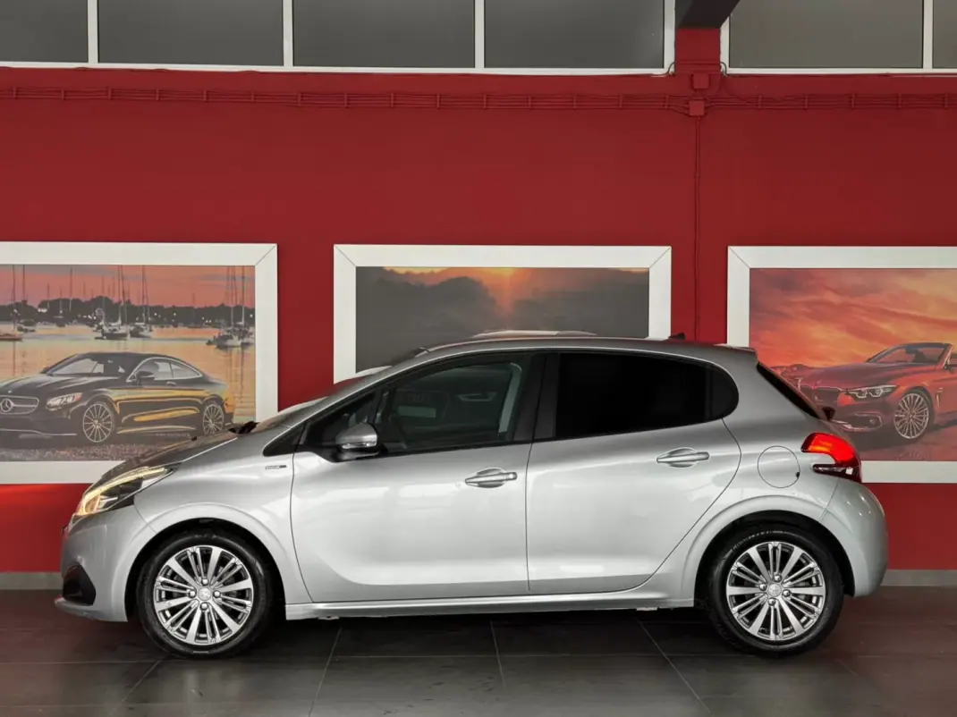 Peugeot 208 2018 - 13500 EUR, 100609 km - AUTO.MOTO.pt - 100609km - foto 7 de 21