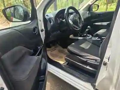 Nissan Navara 2016 - 22750 EUR, 211393 km - AUTO.MOTO.pt - 211393km - foto 6 de 10