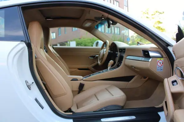 Porsche 911 2013 - 85750 EUR, 95500 km - AUTO.MOTO.pt - 95500km - foto 10 de 15
