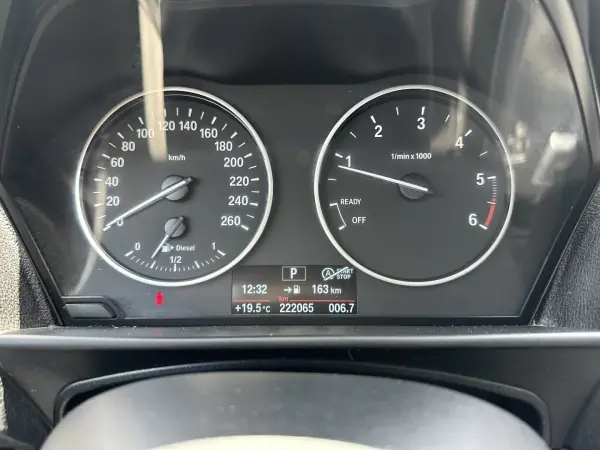 BMW 118 2015 - 16000 EUR, 220000 km - AUTO.MOTO.pt - 220000km - foto 32 de 65