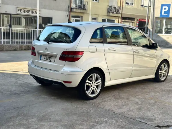 Mercedes-Benz B 200 2009 - 7500 EUR, 281813 km - AUTO.MOTO.pt - 281813km - foto 5 de 19