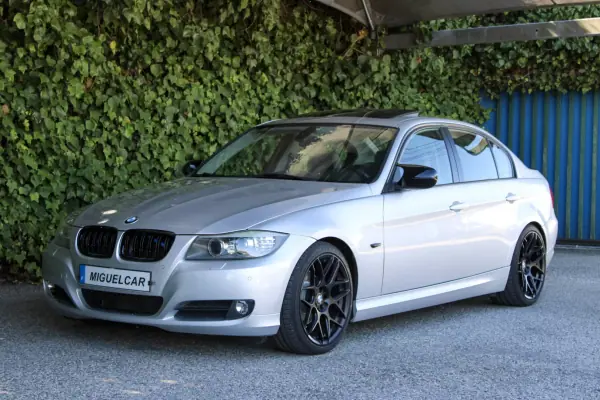 BMW 320 2010 — photo 3 of 18