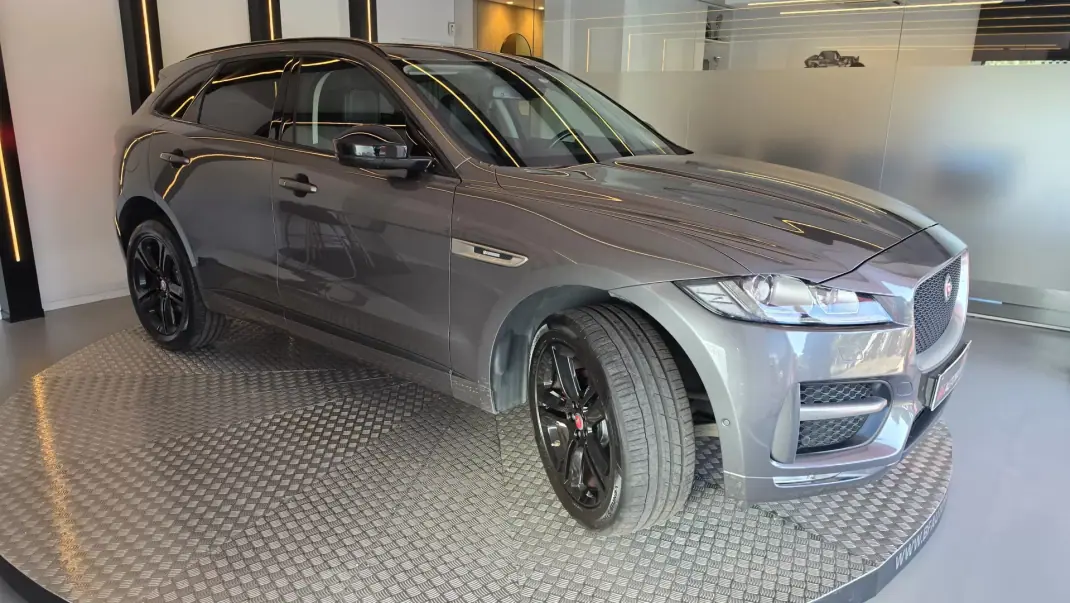 Jaguar F-Pace 2017 - 19500 EUR, 157804 km - 157804km - foto 23 de 74
