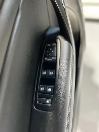 Renault Mégane 2019 - 14250 EUR, 135000 km - AUTO.MOTO.pt - 135000km - foto 34 de 36
