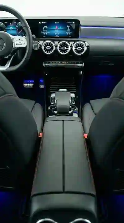 Mercedes-Benz CLA 250 2023 - 39500 EUR, 9700 km - AUTO.MOTO.pt - 9700km - foto 7 de 7
