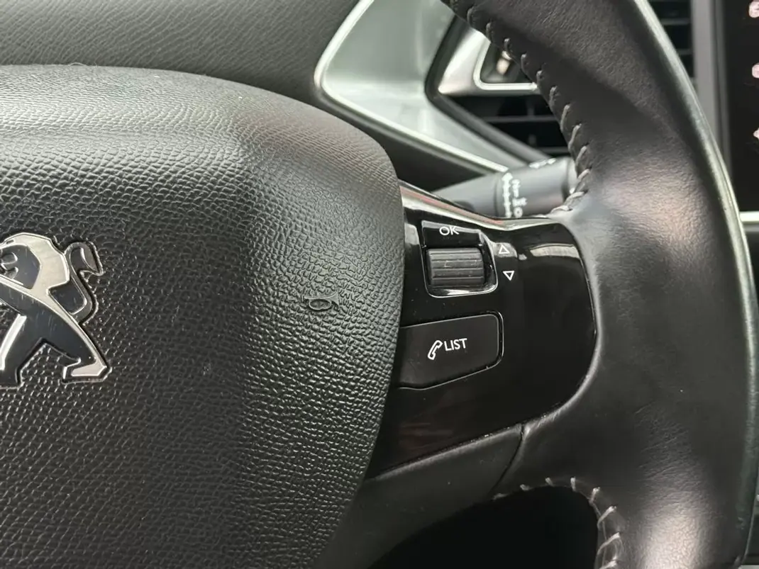 Peugeot 308 SW 2014 - 8950 EUR, 160000 km - AUTO.MOTO.pt - 160000km - foto 14 de 25