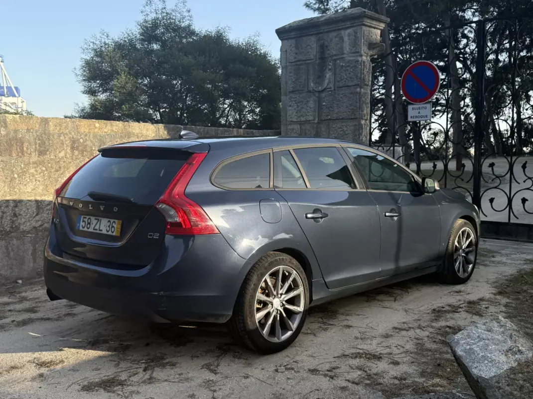 Volvo V60 2014 - 10000 EUR, 215710 km - 215710km - foto 3 de 11