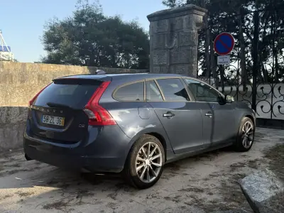 Volvo V60 2014 - 10000 EUR, 215710 km - 215710km - foto 3 de 11