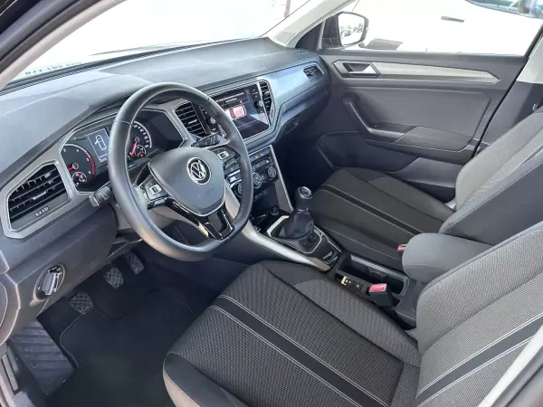 Volkswagen T-Roc 2021 - 24500 EUR, 122000 km - AUTO.MOTO.pt - 122000km - foto 10 de 16