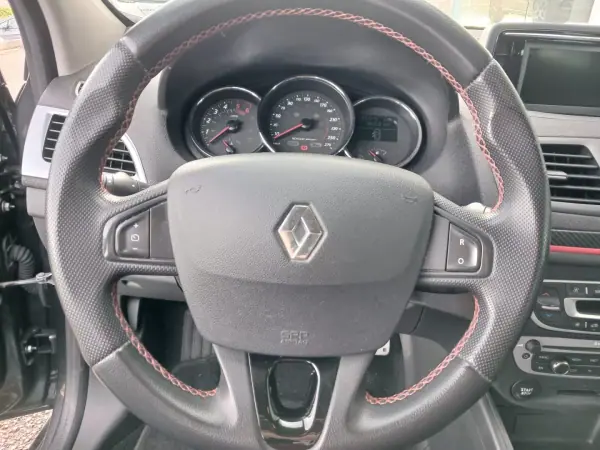 Renault Mégane Sport Tourer 2014 - 8500 EUR, 211200 km - AUTO.MOTO.pt - 211200km - foto 14 de 23
