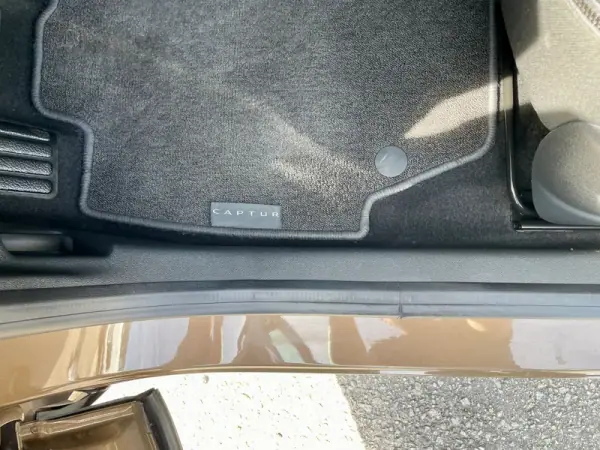 Renault Captur 2017 - 12950 EUR, 85620 km - AUTO.MOTO.pt - 85620km - foto 19 de 27