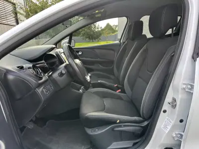 Renault Clio 2018 - 10900 EUR, 138929 km - AUTO.MOTO.pt - 138929km - foto 26 de 46
