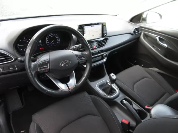 Hyundai i30 2019 - 15490 EUR, 107000 km - AUTO.MOTO.pt - 107000km - foto 17 de 42