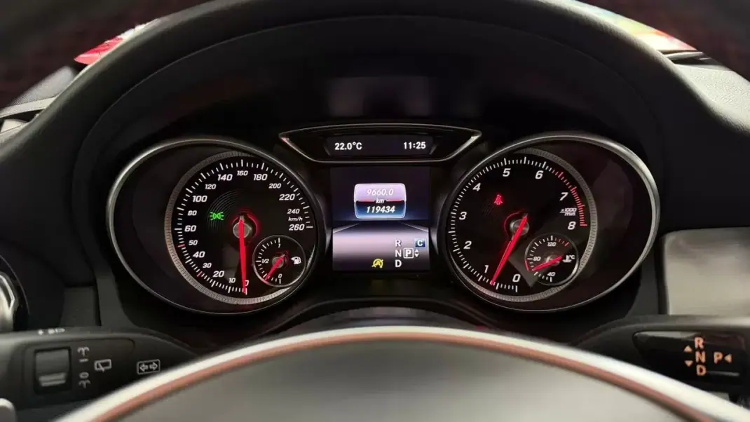 Mercedes-Benz GLA 250 2017 - 26990 EUR, 119434 km - AUTO.MOTO.pt - 119434km - foto 17 de 33