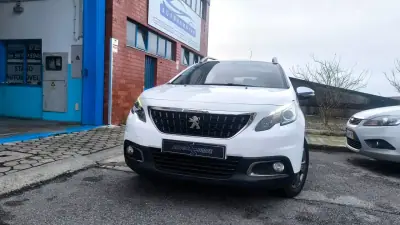 Peugeot 2008 2017 - 10900 EUR, 145000 km - AUTO.MOTO.pt - 145000km - foto 10 de 16