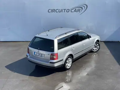 Volkswagen Passat Variant 2003 - 3500 EUR, 330727 km - AUTO.MOTO.pt - 330727km - foto 9 de 29