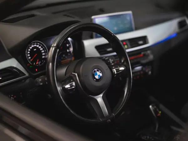 BMW X2 2018 - 26990 EUR, 140505 km - AUTO.MOTO.pt - 140505km - foto 17 de 25