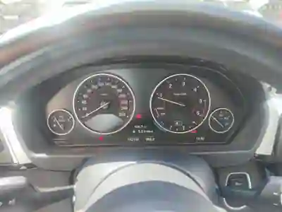 BMW 318 2016 - 14900 EUR, 142000 km - AUTO.MOTO.pt - 142000km - foto 12 de 13