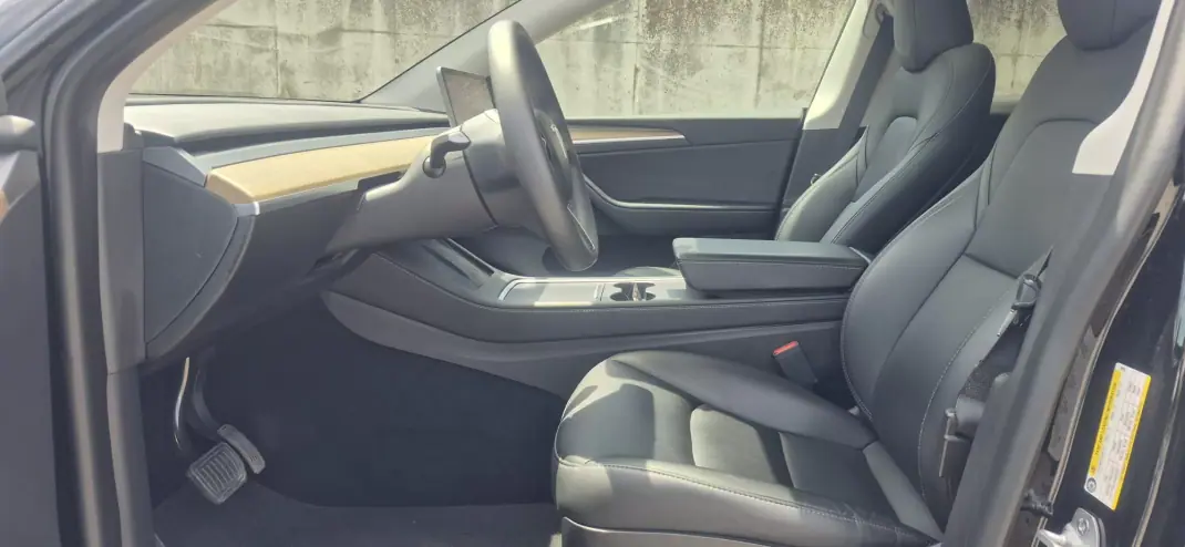 Tesla Model Y 2023 - 35900 EUR, 65000 km - 65000km - foto 5 de 18