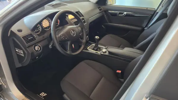 Mercedes-Benz C 220 2010 - 9900 EUR, 291040 km - AUTO.MOTO.pt - 291040km - foto 6 de 61