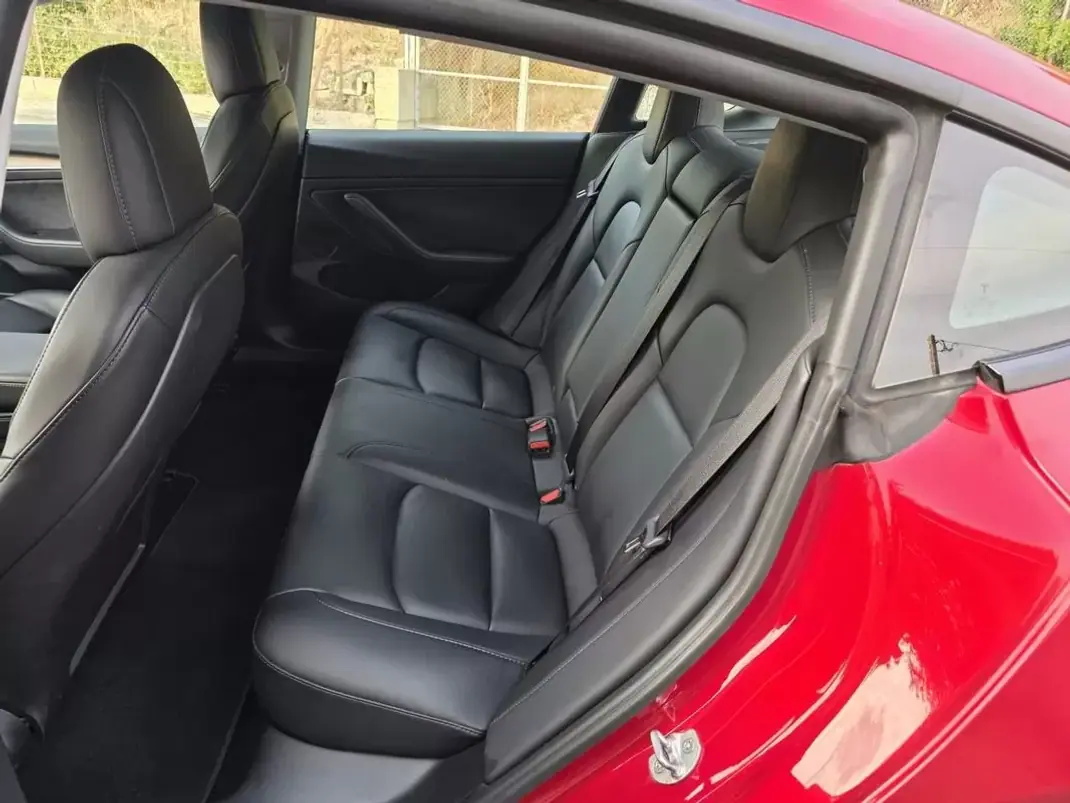 Tesla Model 3 2021 - 27499 EUR, 74631 km - 74631km - foto 25 de 34