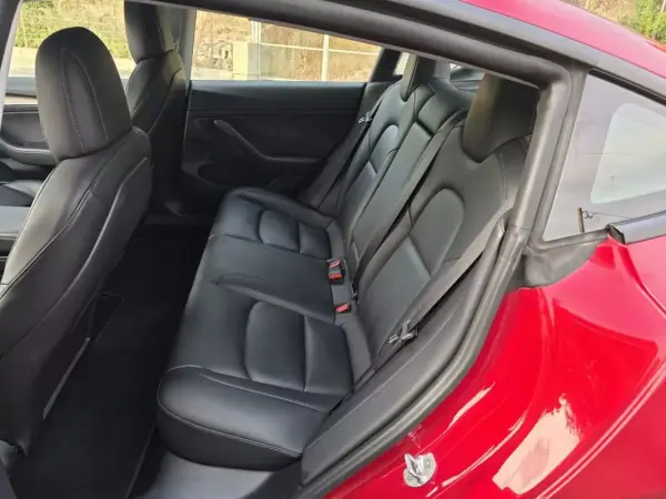 Tesla Model 3 2021 - 27499 EUR, 74631 km - 74631km - foto 25 de 34