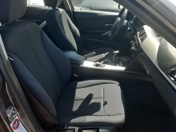 BMW 318 2013 - 14900 EUR, 184100 km - AUTO.MOTO.pt - 184100km - foto 24 de 38