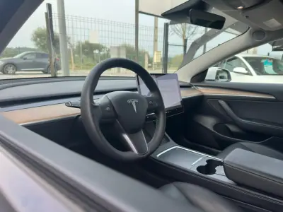 Tesla Model 3 2021 - 29900 EUR, 69729 km - AUTO.MOTO.pt - 69729km - foto 7 de 19