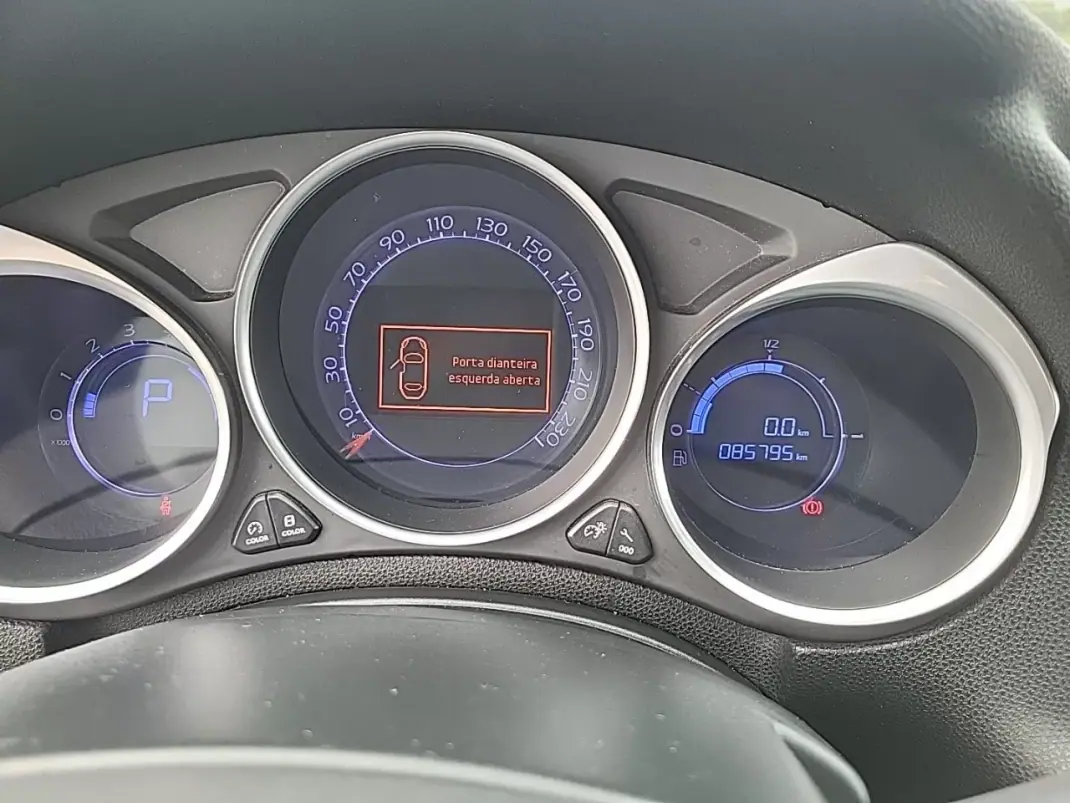 DS DS4 Crossback 2018 - 14700 EUR, 85794 km - AUTO.MOTO.pt - 85794km - foto 15 de 25