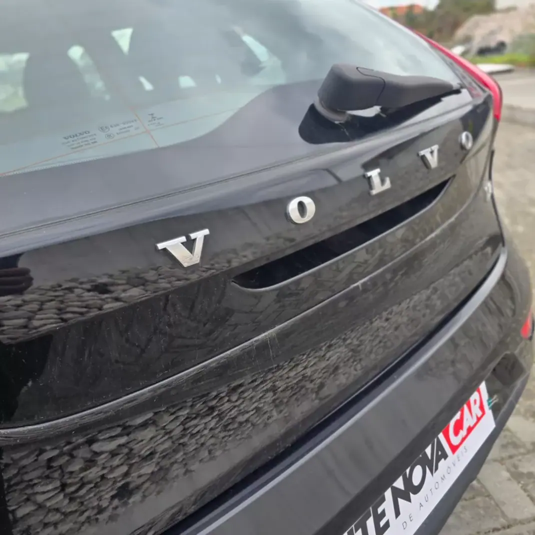 Volvo V40 2016 - 14500 EUR, 118000 km - AUTO.MOTO.pt - 118000km - foto 13 de 18