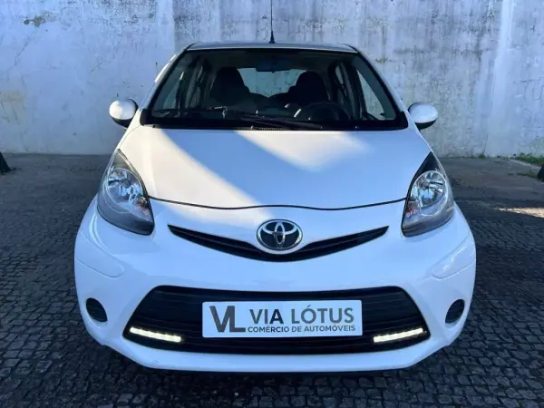 Toyota Aygo 2014 - 8900 EUR, 134000 km - AUTO.MOTO.pt - 134000km - foto 4 de 22