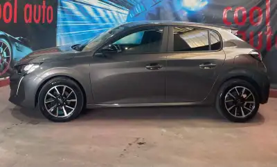 Peugeot 208 2023 - 14900 EUR, 44000 km - AUTO.MOTO.pt - 44000km - foto 3 de 47